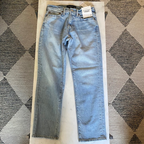 Men's Abercrombie & Fitch Vintage Stretch Straight Jean - Picture 2 of 4